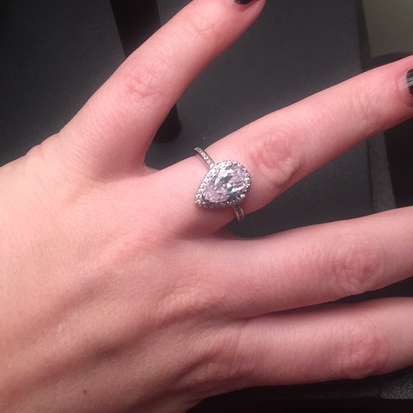 💍Ct Pear Shaped Cubic Zirconia Ring💍 - Picture 5 of 5
